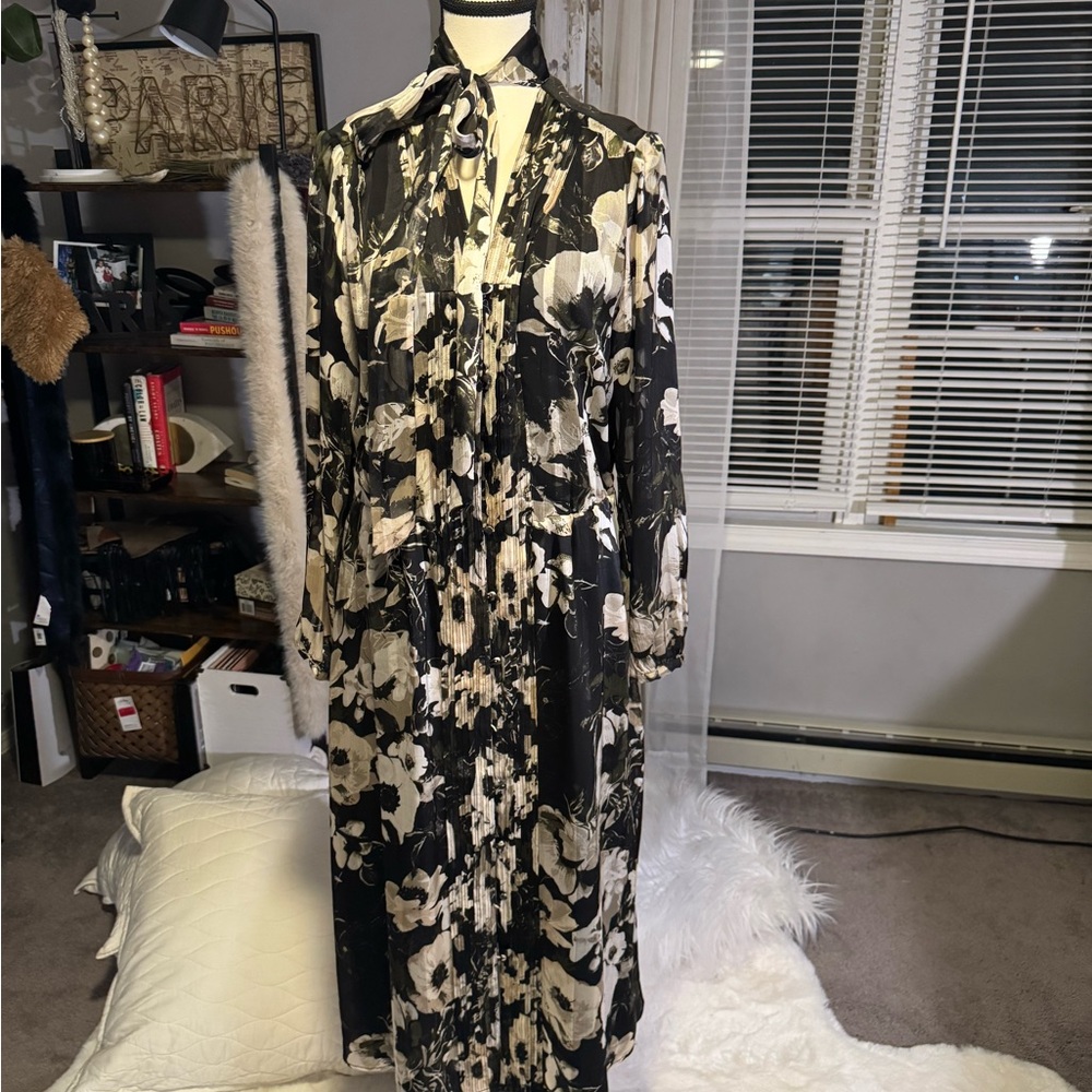 Banana Republic Black and Cream Floral Long Sleeve Dress